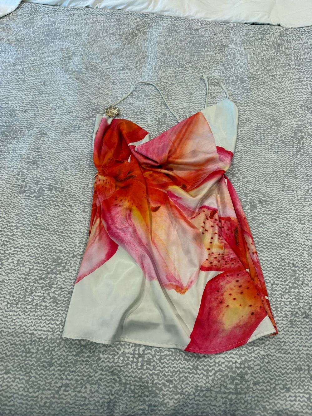 NWT aiva Women's Halter Floral Mini Dress - White & Pink/Red - Picture 2 of 4